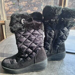 Women's Quilted Black Winter Boots w heel Sz 8